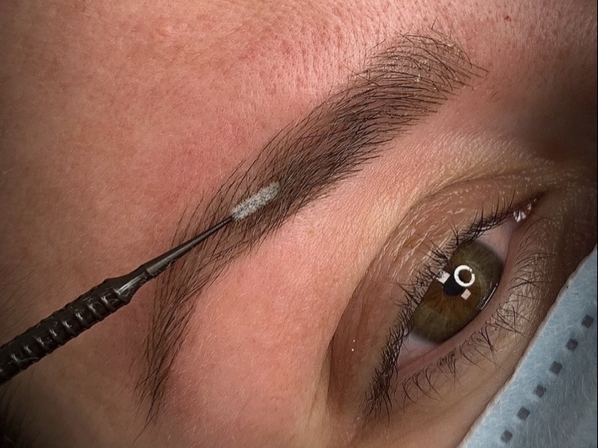 Microblading Cejas pelo a pelo en KOKÖ CLINICS Murcia